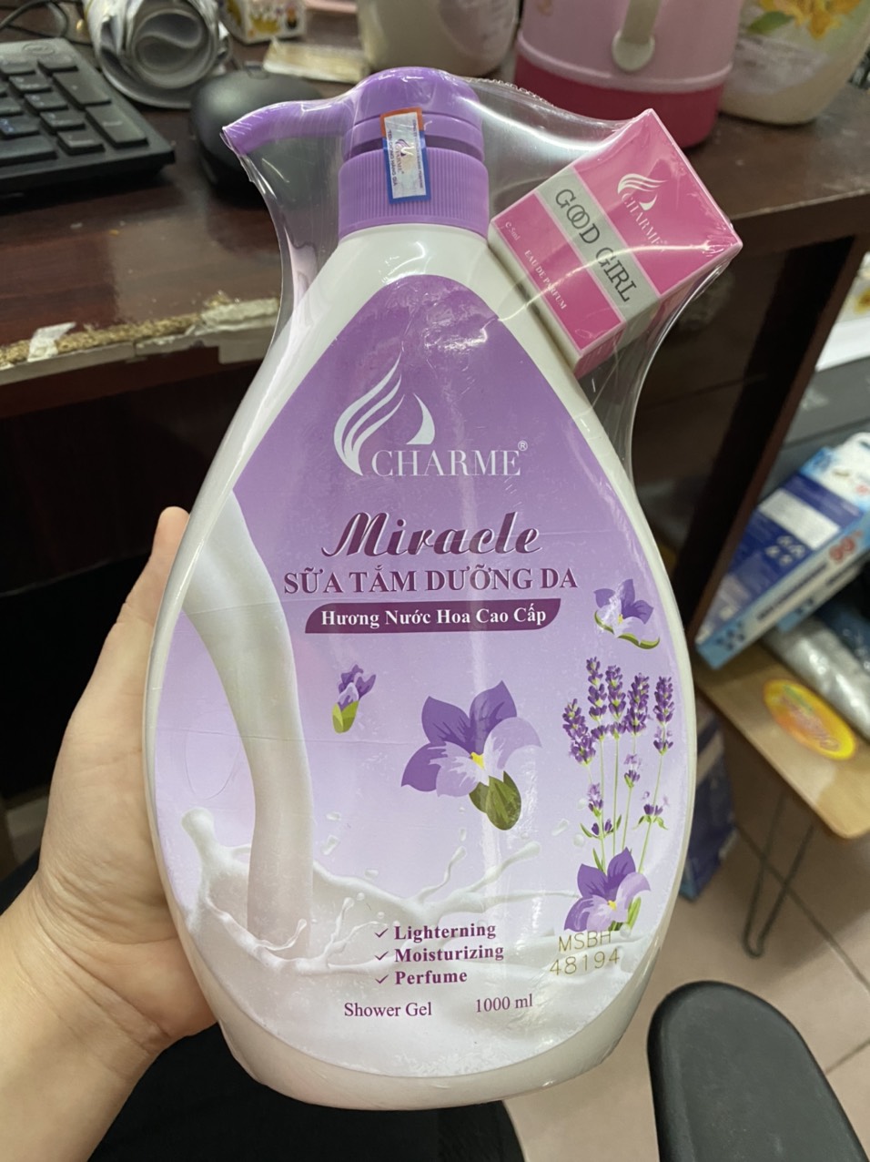 Sữa tắm nước hoa Charme Miracle 1000ml hương Lavender - 8936194690418