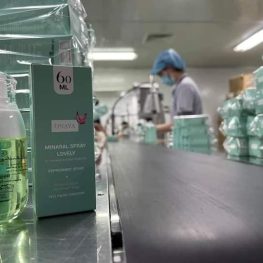 Xịt Khử Mùi Vùng Kín Onaya Màu Xanh Minaral Spray Lovely Peppermint - 8938540224049