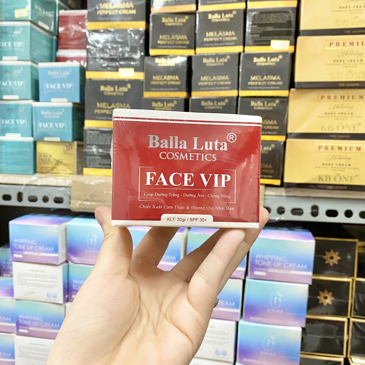 15502-z2828196505536-7f257603e796597ae1c1dee9cce7039b-8.jpg Kem Face VIP Đỏ Giảm Thâm Nám Căng Bóng Da Balla Luta - 8936144070147