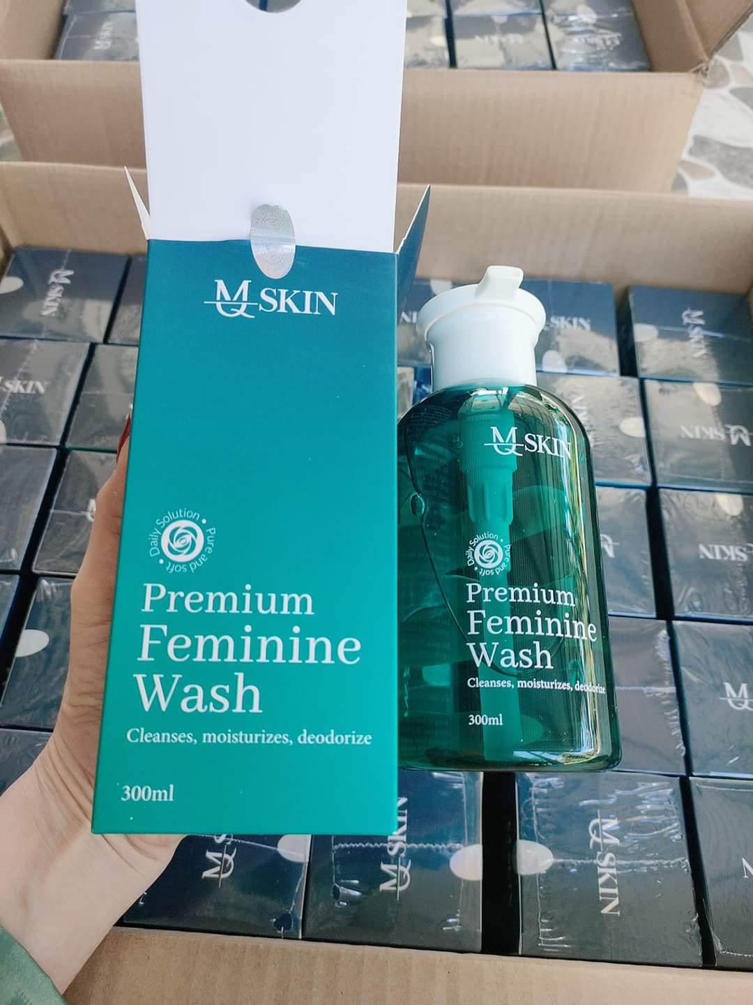 Dung dịch vệ sinh phụ nữ MQ Skin Premium Feminine wash chính hãng - 8936117150432