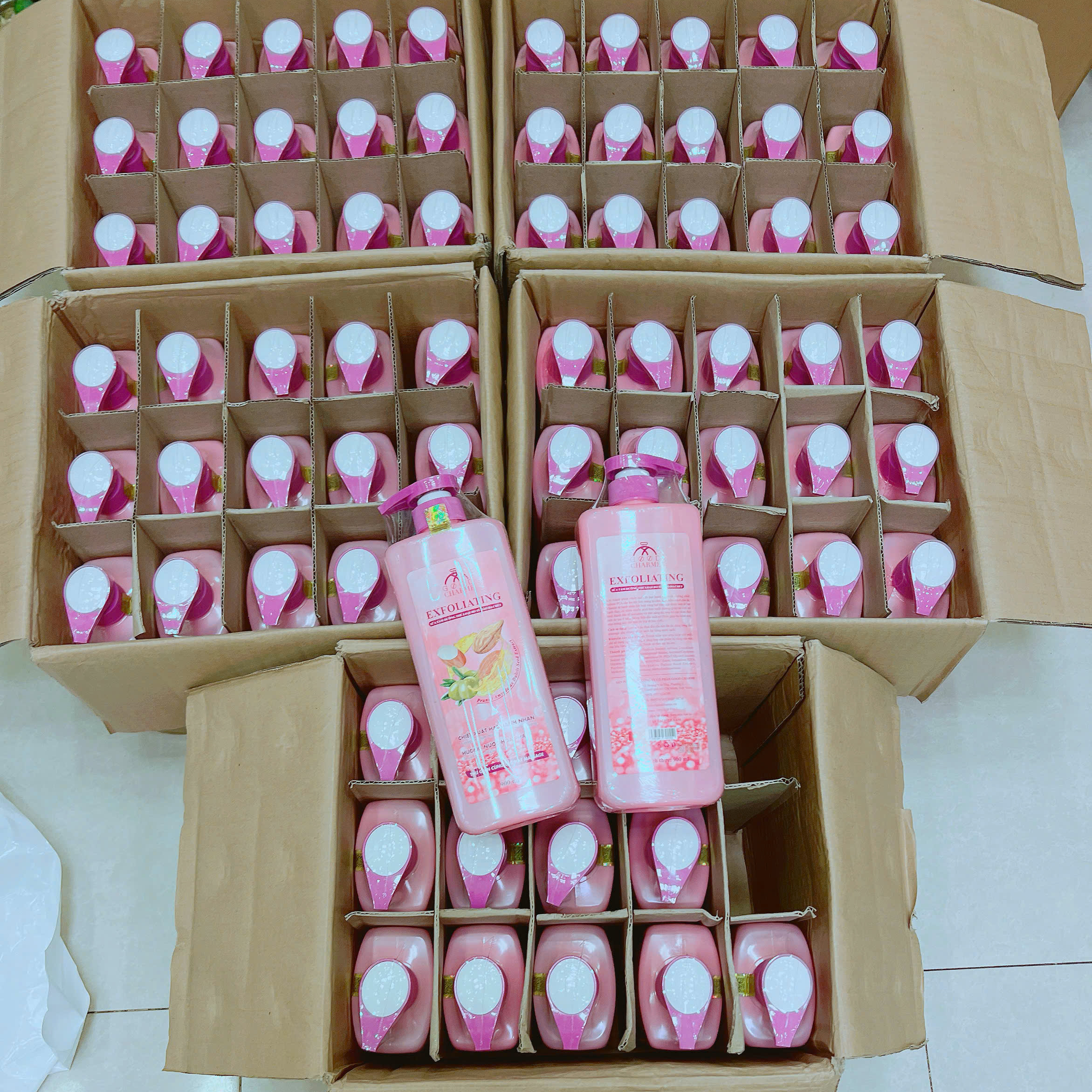 16130_z7210277005877-719e02440361985bdd02483ef15b7bbf_20251110220343-1.png Sữa Tắm Cho Nữ Tẩy Tế Bào Da Chết Charme Exfoliating Hạt Hạnh Nhân Hương Nước Hoa Pháp 900ml - 8936194691552