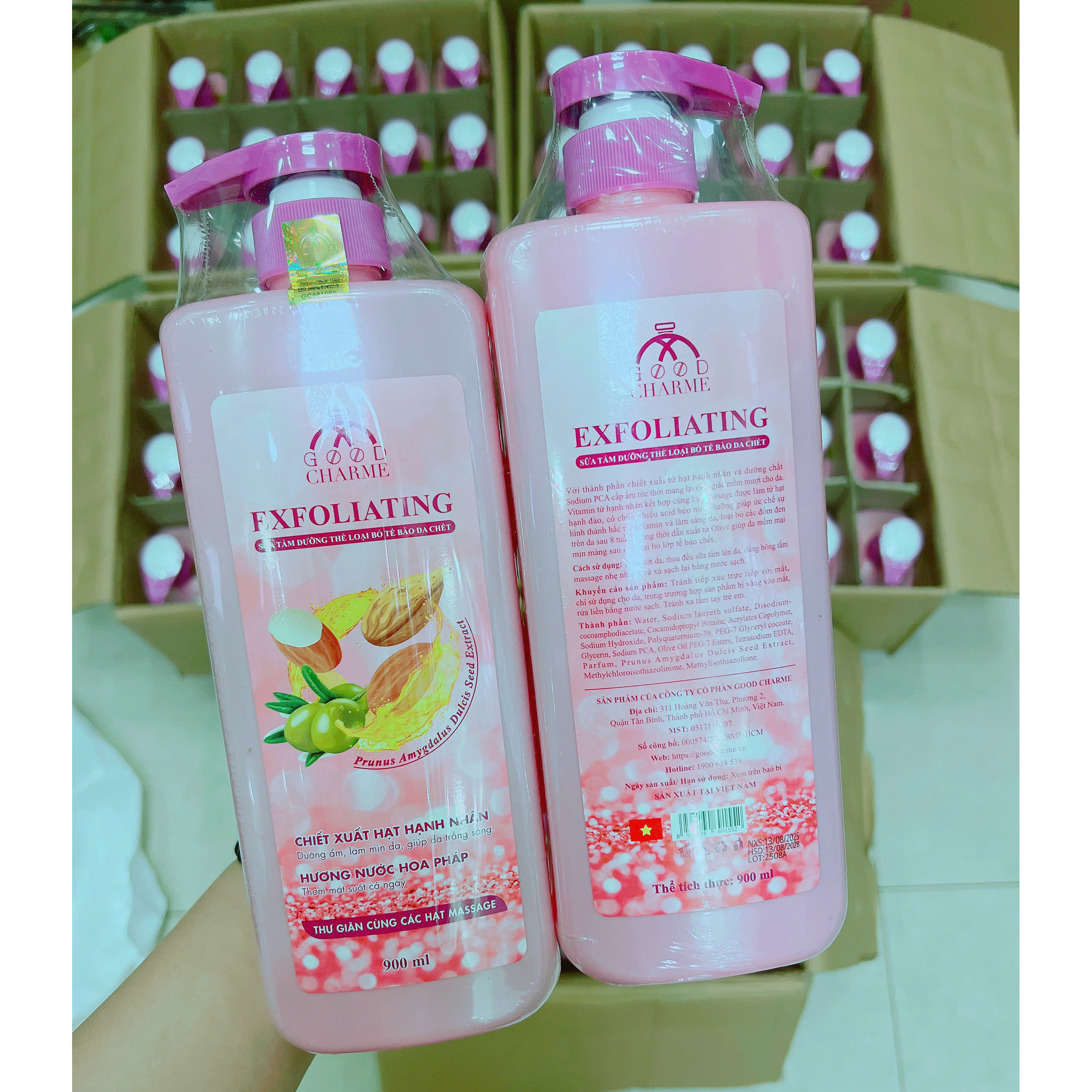 Sữa Tắm Cho Nữ Tẩy Tế Bào Da Chết Charme Exfoliating Hạt Hạnh Nhân Hương Nước Hoa Pháp 900ml