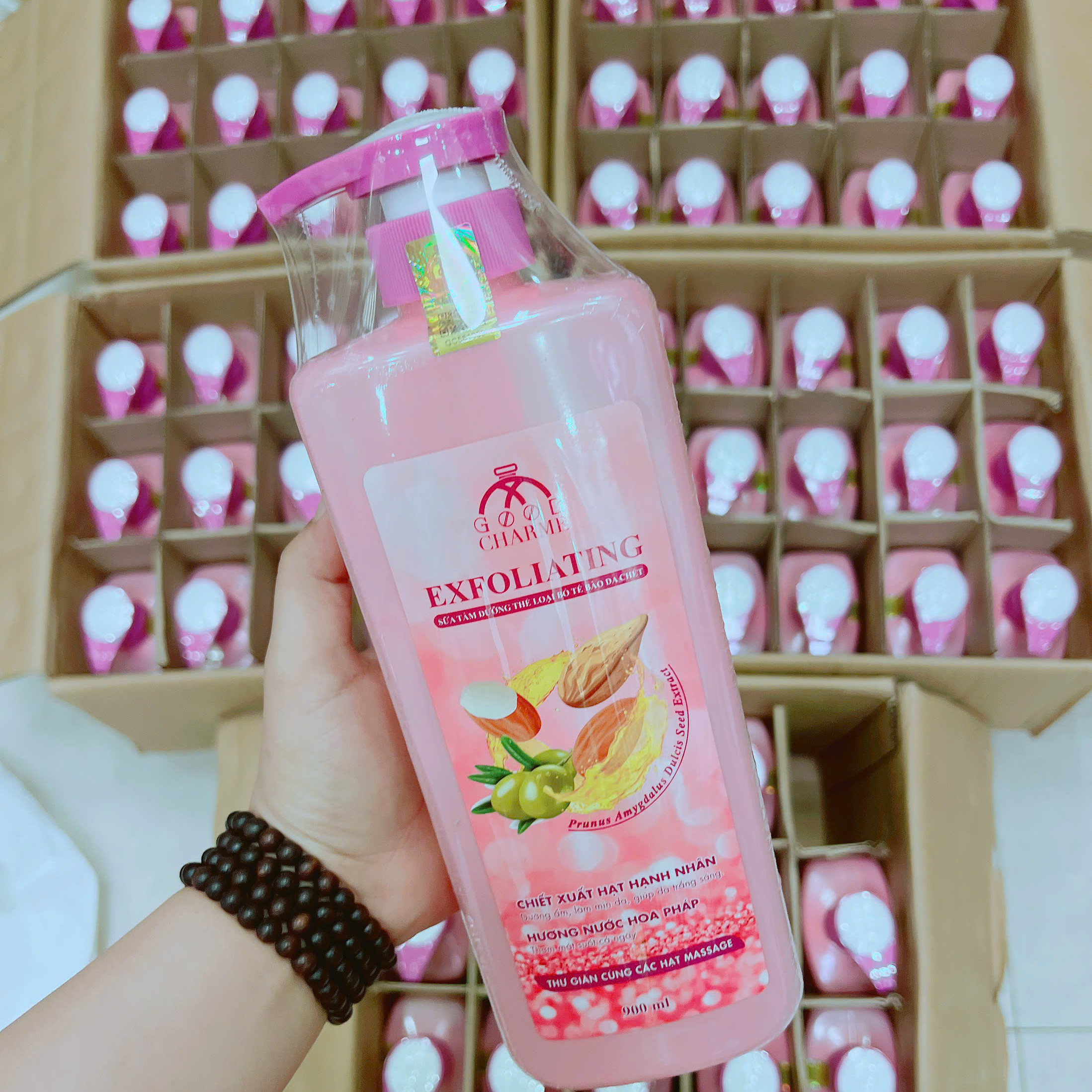 16130_z7210277033884-83fc2b0f0283a6288e4d23dec173c495_20251110220341-1.png Sữa Tắm Cho Nữ Tẩy Tế Bào Da Chết Charme Exfoliating Hạt Hạnh Nhân Hương Nước Hoa Pháp 900ml - 8936194691552