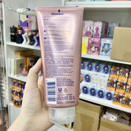 Sữa dưỡng thể Vasaline 10x màu hồng chính hãng - 8851932427722