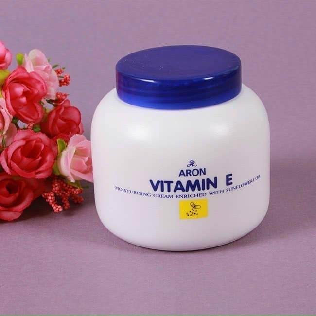 Kem dưỡng ẩm Vitamin E AR 200g Thái Lan