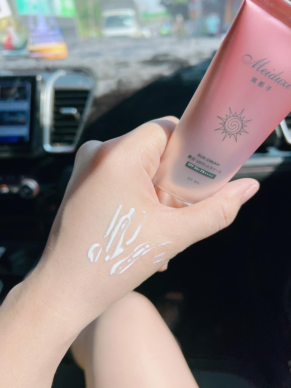 Kem Chống Nắng Meiduzi Dạng Sữa Nâng Tone