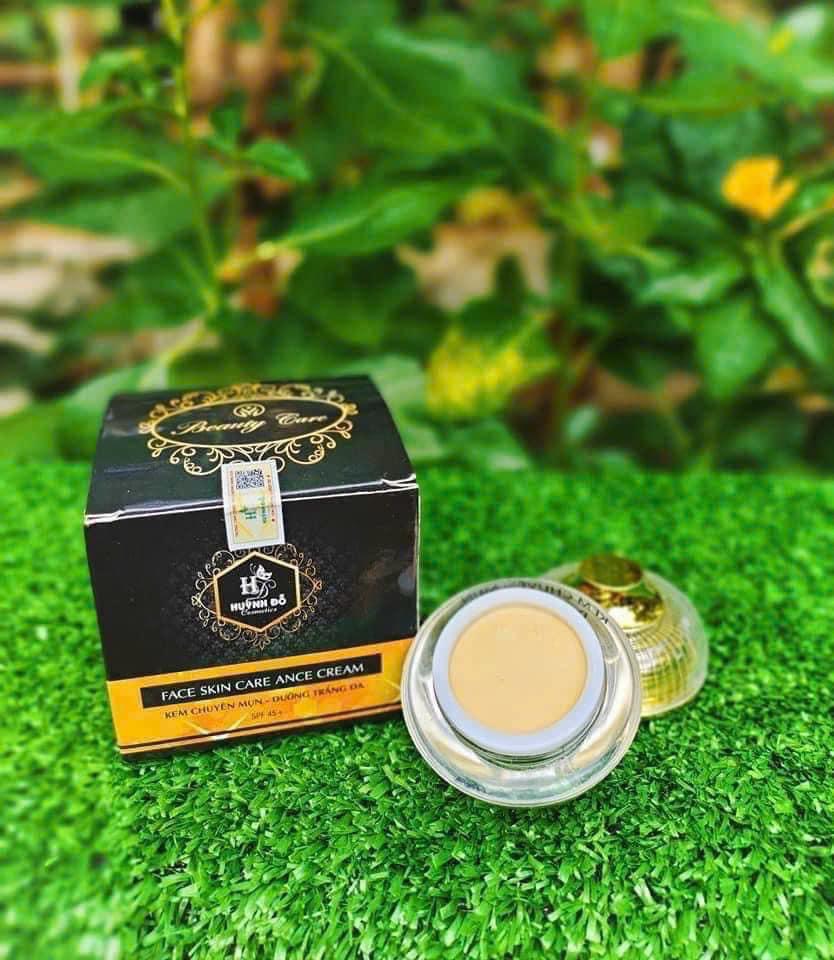 20257-z4504308025142-0e2271c80376439b388470cdea13927a-2.jpg Kem Face Chuyên Mụn Trắng Da Huỳnh Đỗ - 8938523197117