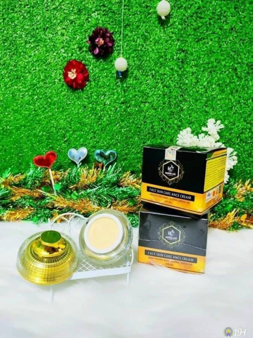 20257-z4504308025793-050f7213a88b3cbf33ab961a6a32cf00-2.jpg Kem Face Chuyên Mụn Trắng Da Huỳnh Đỗ - 8938523197117