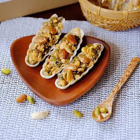 Bánh Thuyền Hạt Dinh Dưỡng Thơm Ngon 200g Hộp