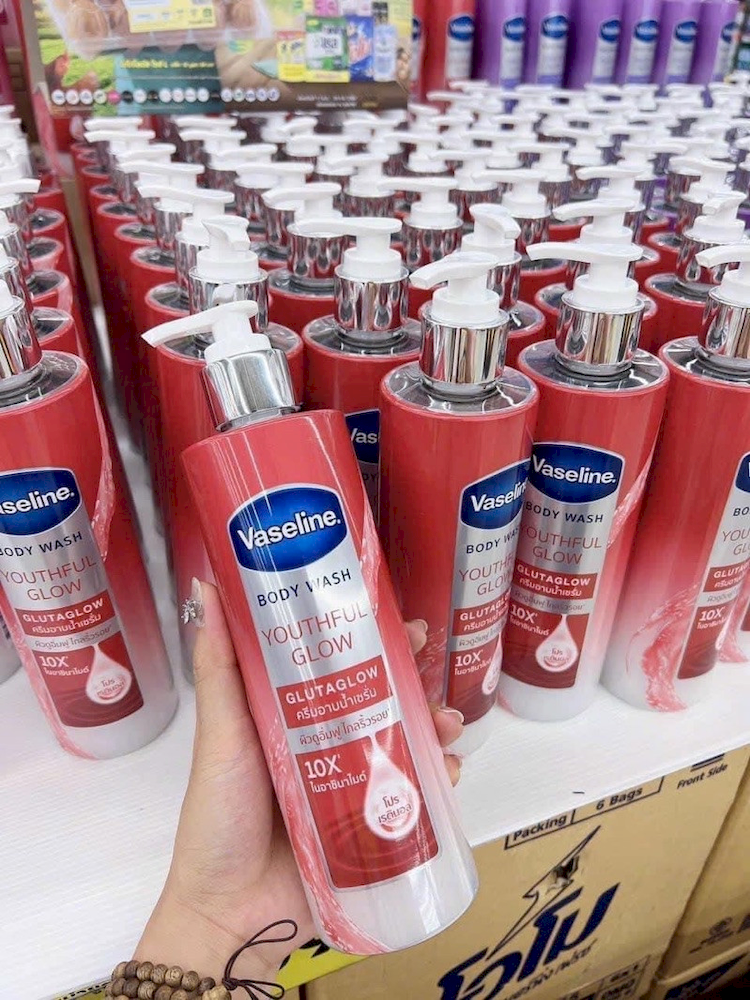 23877_z5320901995920-6fd2adc8ee658b3296462997ef8f1d82_20240406023052.png Sữa Tắm Màu Đỏ Vaseline Body Wash Youthful Glow 10X 425ml - 8851932459761
