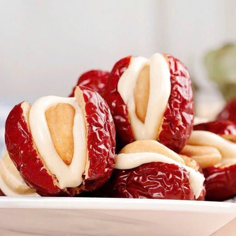 25693_vn-11134207-7ras8-m0zixqeff2u3c4_20241108180630-4.jpg Kẹo Táo Đỏ Kẹp Sữa Lạc Đà Nhân Hạt Điều Paofu 300g - 6971153692821