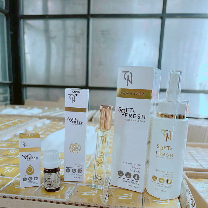 Dung Dịch Vệ Sinh Collagen X3 TN Đông Anh Soft & Fresh Collagen X3 120ml - Tặng 1 Xịt Thơm Body + 1 Nước Hoa Vùng Kín