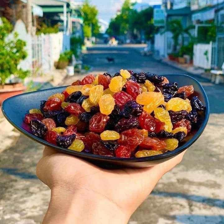 25716_nho-kho-chile-3-mau-khong-hat-20230302140548-937720_20241111154455-2.jpg Hộp Nho Chile Hộp Ovan 500G Hộp Quà Tết 2026 - NCHO500