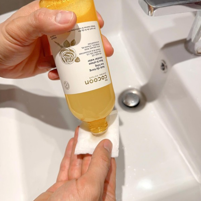 Giá sỉ nước Tẩy Trang Cocoon Hoa Hồng Cấp Ẩm Da Rose Bi-Phase Micellar Water 310ml