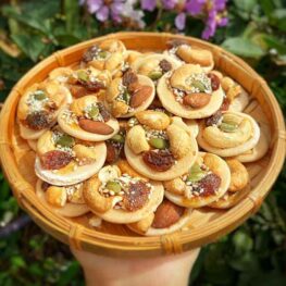 Hộp Bánh Đồng Tiền Ngũ Vị Hạt Hộp Tròn 450G Hộp Tết - BDTNVHHT450