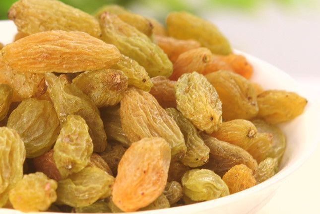 25762_cach-lam-mut-nho-kho-sieu-ngon-ngay-tet-phunutodayvn-2-2213_20241114150415-2.jpg Hộp Nho Vàng Bát Giác 250G Hộp Quà Tết 2026 - NVSHBG250