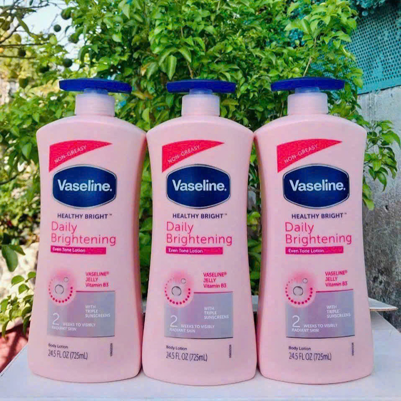 25849_z6028214623482-18c441e3694f7aa789c92f8d54cd5b4f_20241205164918-1.jpg Sữa Dưỡng Thể Vaseline Intensive Care Daily Brightening Màu Hồng 725ml - Hàng Xách Tay - 8901030913013
