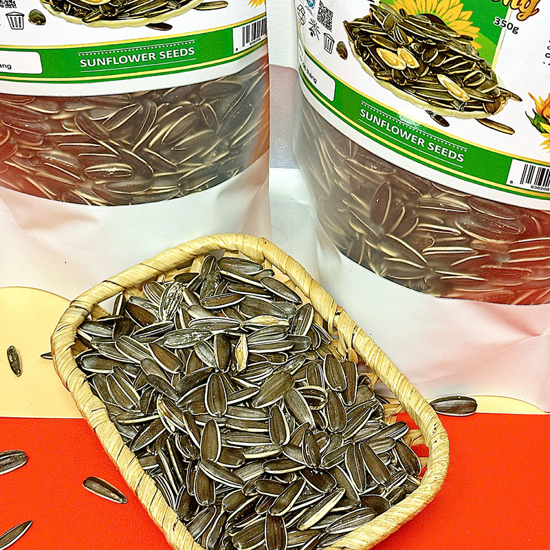 25868_z6125810314568-01db75c375a388d1eba6846032cbc70b_20241214151722-4.jpg Hạt Hướng Dương Túi Zip Trắng Sữa 350g - HHDTZ350