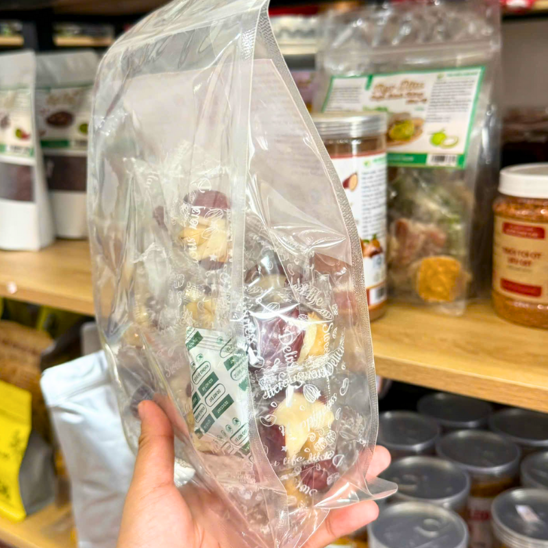 Sỉ táo Đỏ Kẹp Hạt Điều Túi Zip 300g