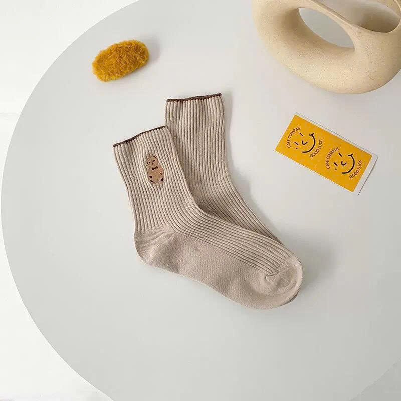 25967_z6225715324298-7ea13ddb74d4a12edbd94a4aea2bd743_20250116180123-2.jpg Set 5 Đôi Vớ Cổ Cao Họa Tiết Hình Gấu - Đôi Tất Cổ Cao Phong Cách Hàn Quốc - DTCC01