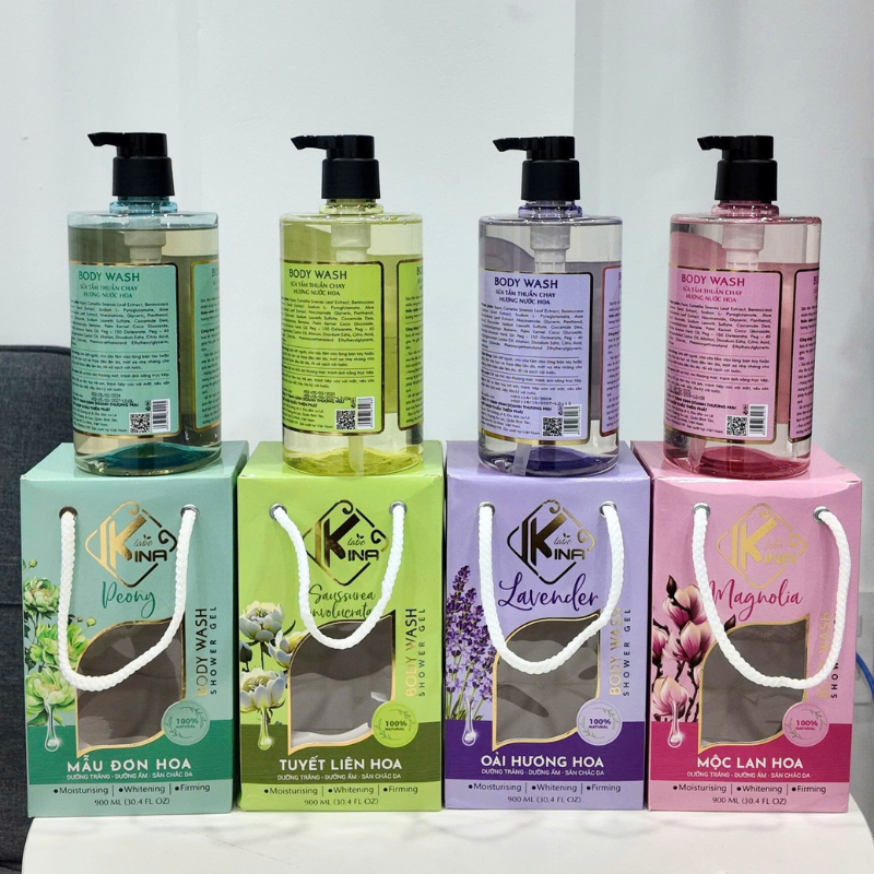 26499_32_20250729093723-3.png Sữa Tắm Kina Hương Nước Hoa Oải Hương 900ml - Hỗ Trợ Cấp Ẩm Dưỡng Sáng Da Mịn Màng - Tặng Kèm 1 Bông Tắm - 8938527651264