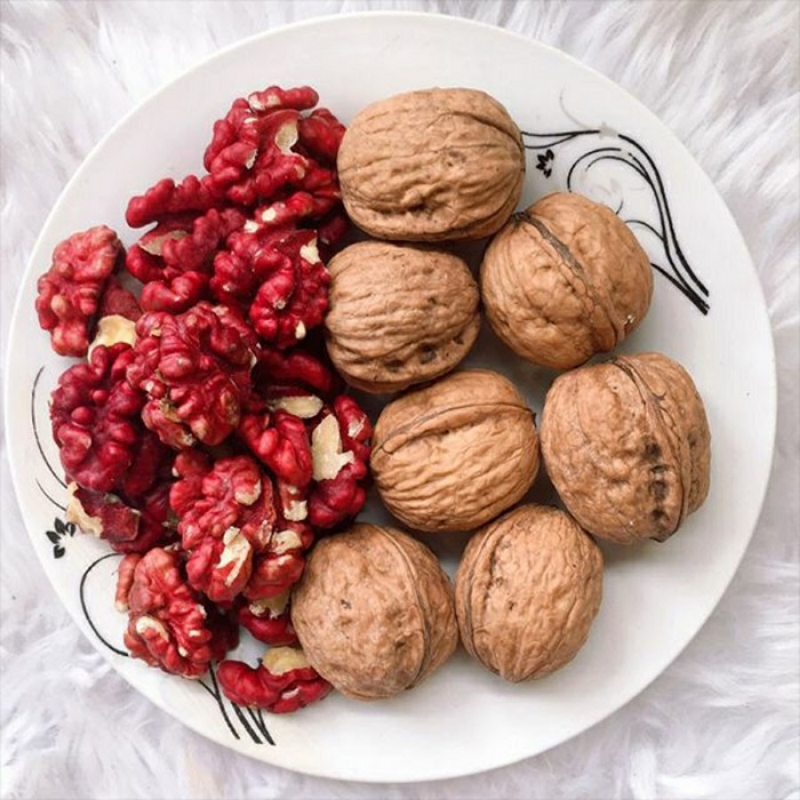 26971_169_20251106102922.png Quả Óc Chó Ruột Đỏ Tách Vỏ 230g - Hộp Tròn Nhỏ Hộp Quà Tết 2026 - QOCTVHTN230G