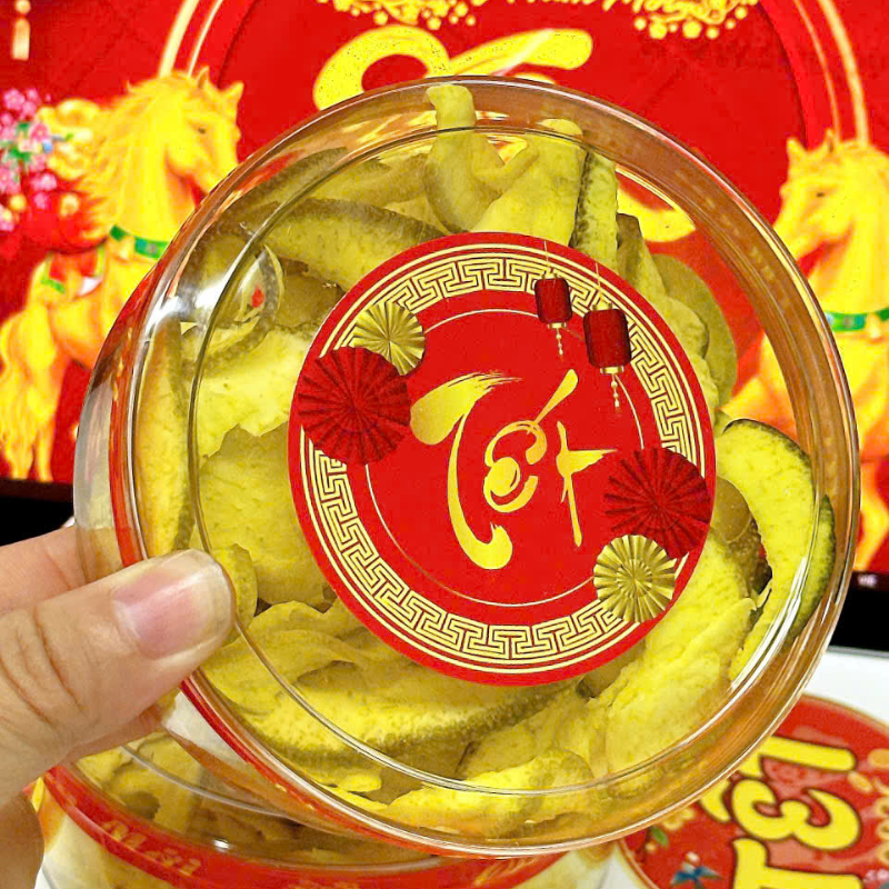 26974_214_20251106113436.png Vỏ Bưởi Chanh Dây Sấy Dẻo 150g Hộp Tròn Nhỏ Hộp Quà Tết 2026 - VBCDSDHTN150G