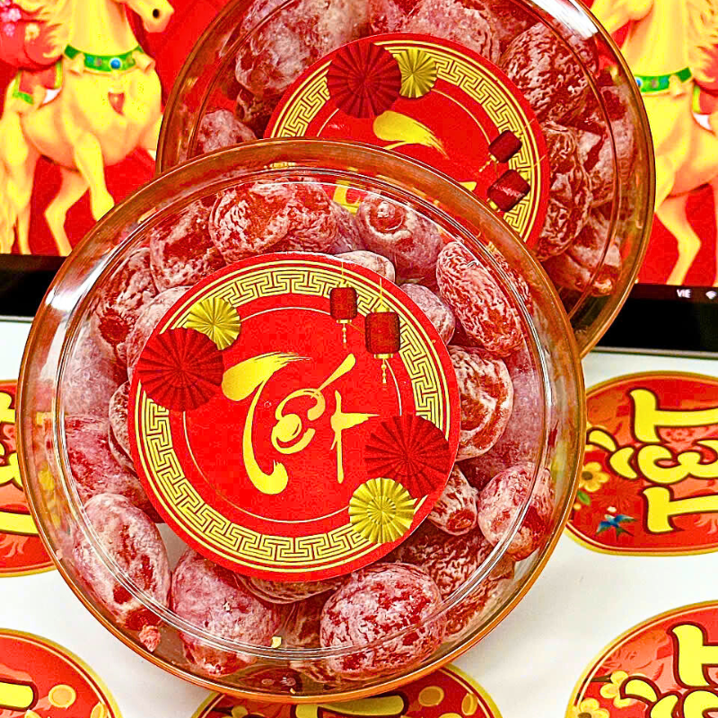 26976_201_20251106114246-1.png Ô Mai Đào Hồng 300g - Hộp Tròn Nhỏ Hộp Quà Tết 2026 - OMDHHTN300G