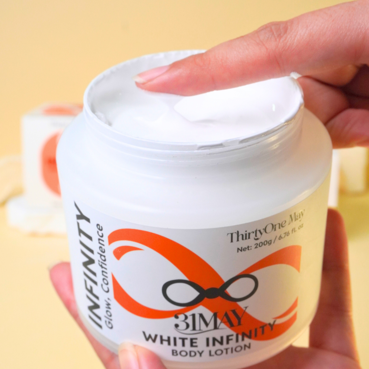 27527_21231-59_20251206164833.png Kem Body White Infinity 31may 200g - 8938562528118