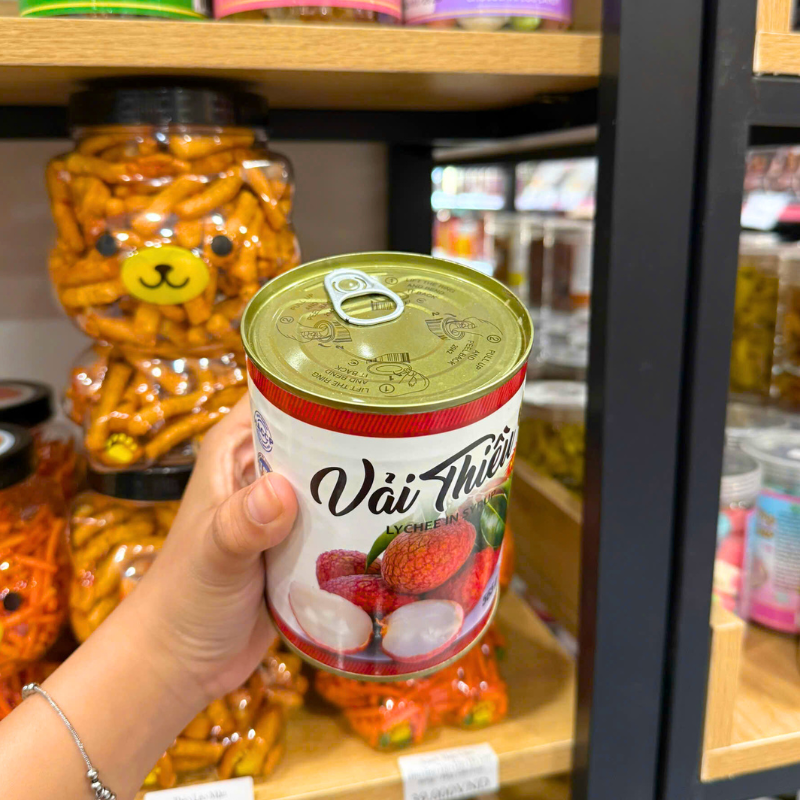 Vải Thiều Lychee In Syrup - Vải Thiều Ngâm Đường Food Club Hộp Trắng 565g