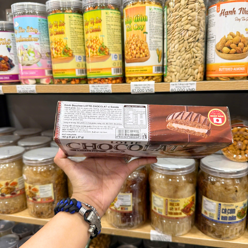 Bánh Bông Lan Phủ Kem LOTTE CHOCOLAT162gr