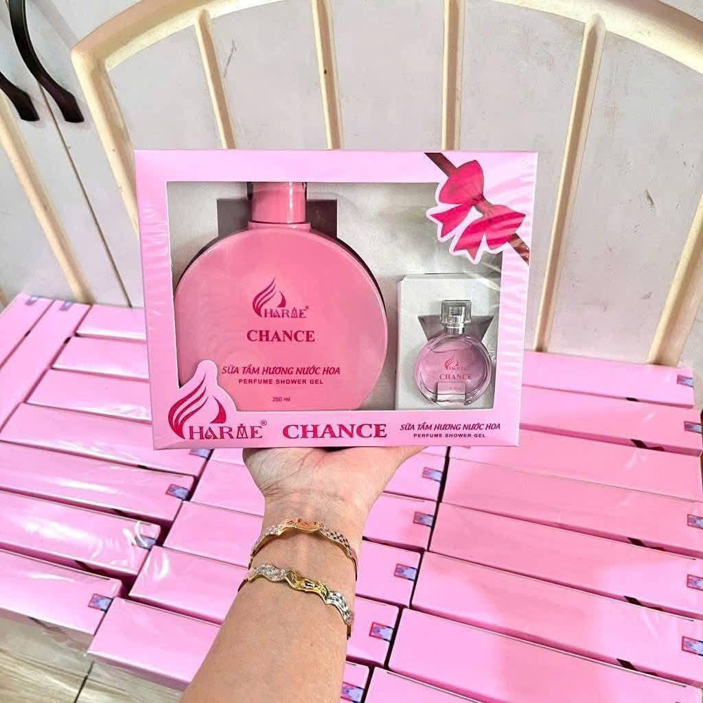 Giá sỉ set Quà Tặng Sữa Tắm Nước Hoa Charme Chance Hồng 250ml + Nước Hoa Charme Chance
