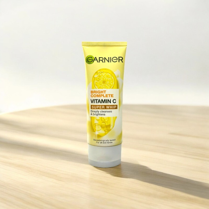 Sữa Rửa Mặt Tạo Bọt Sáng Da Garnier Bright Complete Brightening Whip Foam 100ml