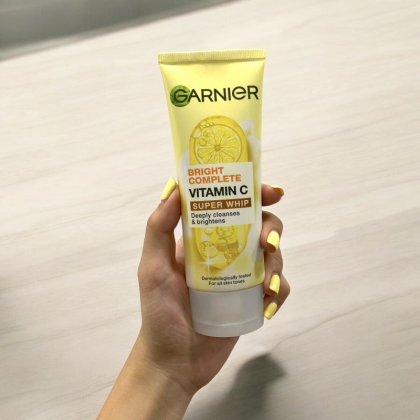 Sữa Rửa Mặt Tạo Bọt Sáng Da Garnier Bright Complete Brightening Whip Foam 100ml